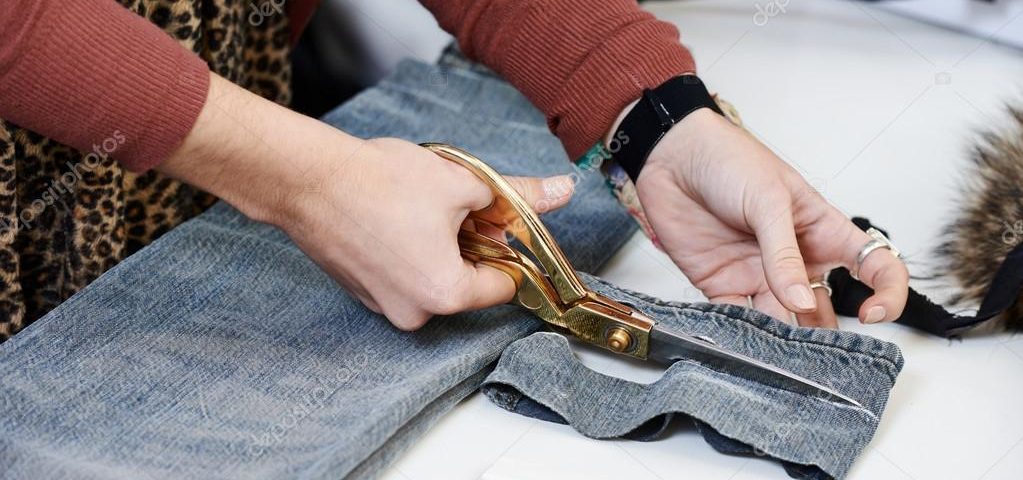 depositphotos_57659341-stock-photo-female-tailor-hands-at-work depositphotos_57659341-stock-photo-female-tailor-hands-at-work